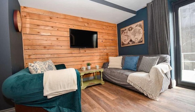 2 Private Rooms in Shared Apartment with Kitchen