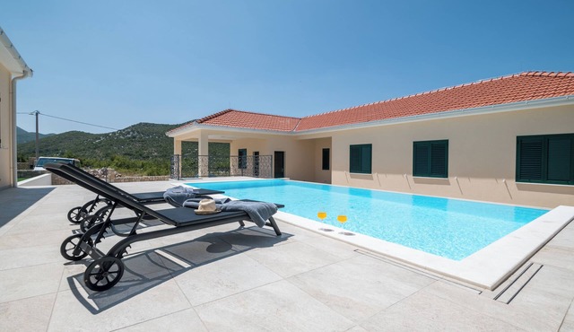 2 private villas + pool near Slano near Dubrovnik for up to 14 people