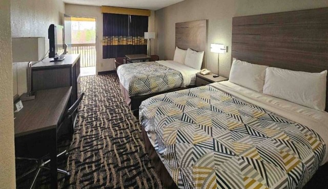 2 Queen Beds | Non-Smoking, Micfridge
