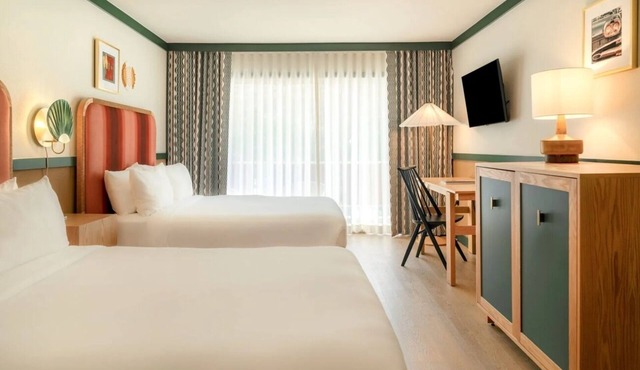 2 Retro-Chic Units w/Balcony, Pool & Dining! Near Downtown Palm Springs!