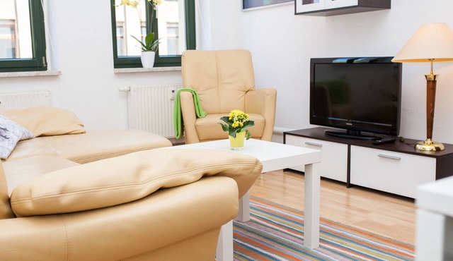 2 room apartment, kitchen, bathroom, balcony, cable TV, wireless internet, quiet - near city center