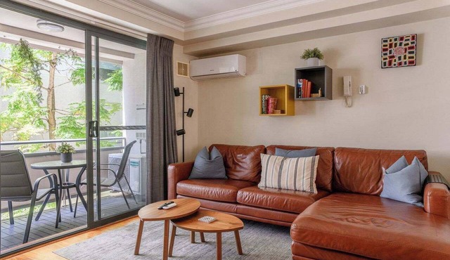 2 Royal Rest Quality 2BR West Perth-parking