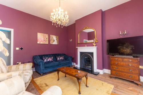 2 Seaside Bedroom home, Garden, 6 guests, Parking, Contractors-Families welcome