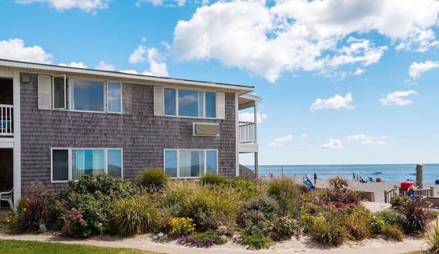 2 Spacious Rooms w/Direct Beach Access & Indoor/Outdoor Pools Nearby