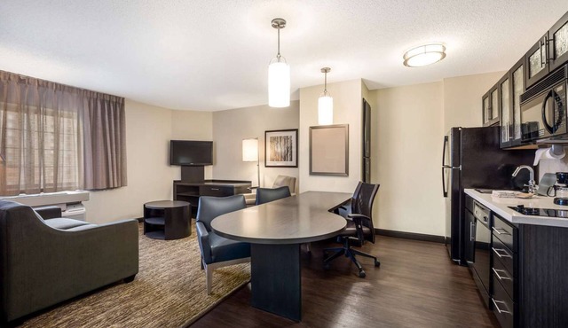 2 Spacious Suites w/Laundry and Full Kitchen and Near NYC Access