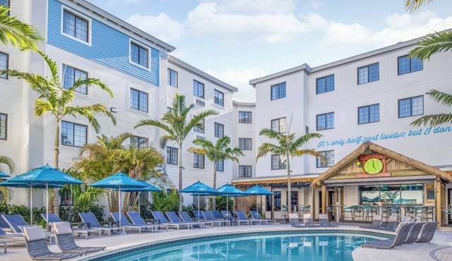 2 Spacious Units Ideal For Family and Friends with Free Breakfast