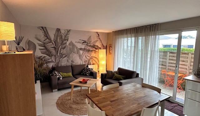 2 steps from the beach, pleasant, quiet ground floor with terrace