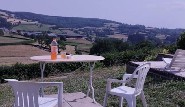 2 steps from :Lac de Pannecière and beach, private swimming pool