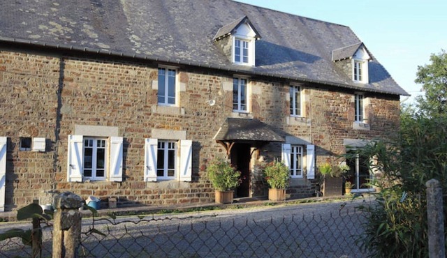 2-storey self-catering house 10 minutes from Mont Saint-Michel - Ideal for families or friends