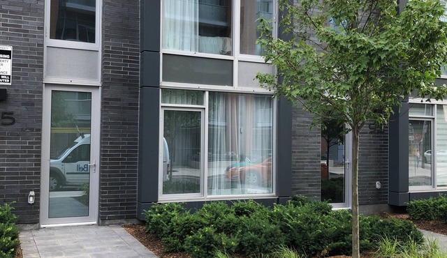 2-Storey Townhome | Downtown | Free Parking | 100% Walk Score