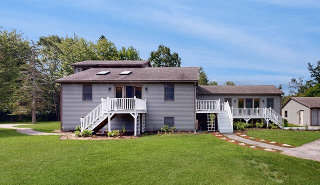 2-story home near the water with deck, jetted tub, grill, streaming, & fast WiFi