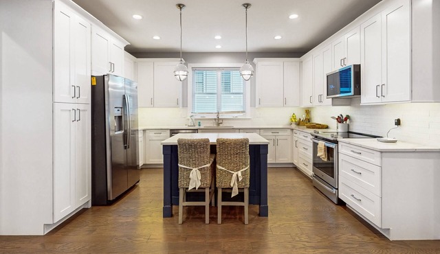 2-story home with backyard, patio, outdoor dining area & AC - dog-friendly