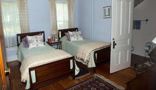 2 Twin beds on 1st floor with En-suite bathroom.