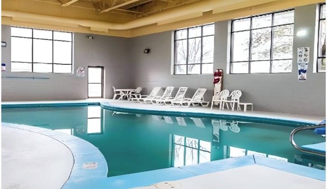 2 Units | 2 Queen beds Close to Hiking at Fort Custer | Free Breakfast & Parking