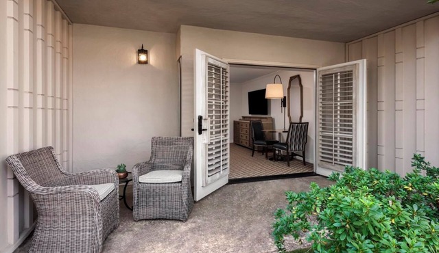 2 Units, Comfortable 2 Queen Room with Patio and Tranquil Views