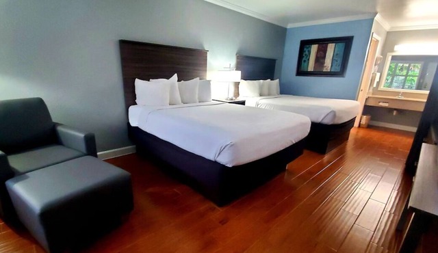 2 Units - Queen Standard | Near Jackie Robinson Complex | Vero Beach Inn & Suite