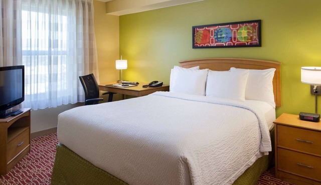 2 Units | Spacious Space Perfect for Families | 2 Bedroom Suite w/2 Queens