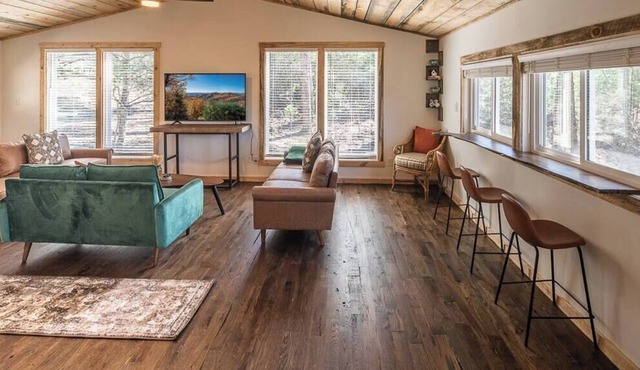 2 Updated Cottages on 6 acres w/ Views & Quick Access to the Blue Ridge Parkway!