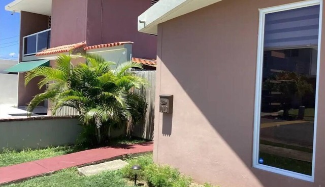2 VILLAS 2 POOLSn Keep the family together n FIT 20 + PEOPLE