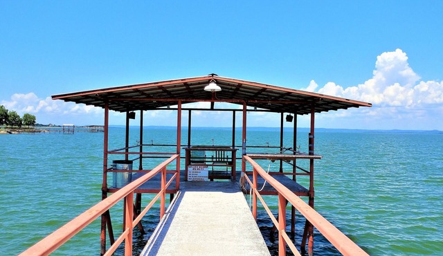 2 Waterfront Houses, Gated, Kayaks, Water Pad, Ping Pong Table, Fishing Pier