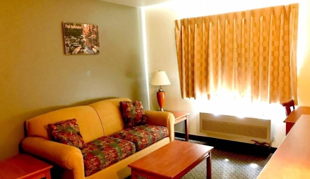 2 x Non-Smoking Queens Accommodations at FairBridge Inn & Suites Kellogg