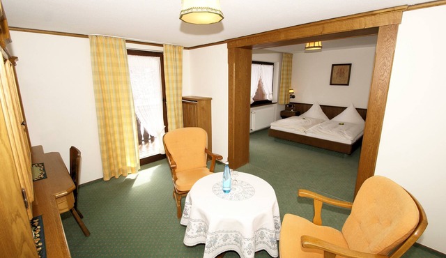 2-Zimmer-Suite mit offenem Durchgang vom Schlaf- zum Wohnzimmer, Wireless Lan (Wlan),