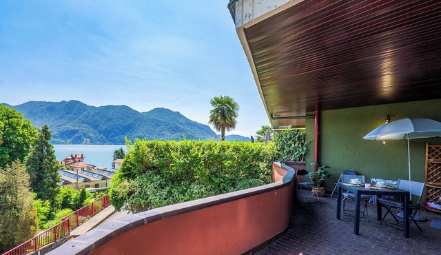 2-zimmer-wohnung mit Balkon, Garten, Pool und Seesicht
