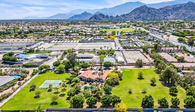 20 Beds, 2 Pickleball Courts, Basketball, 4 Acres, Gym and Gameroom