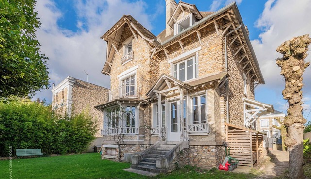 20' from Paris, spacious family home