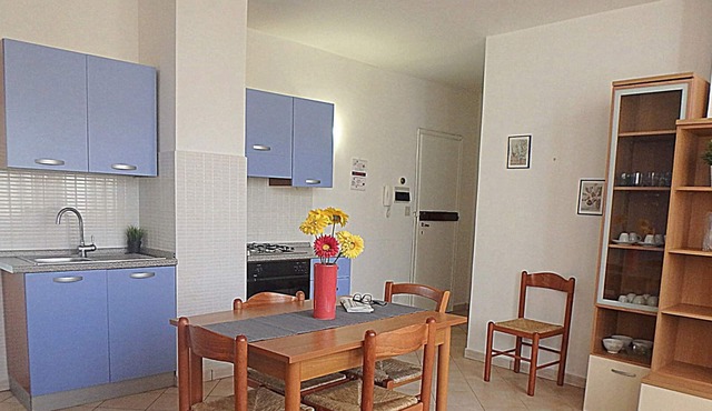 20 meters from the beach, Large 3-room apartment in the center