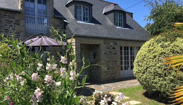 200 m from BEACH stone house with mature garden