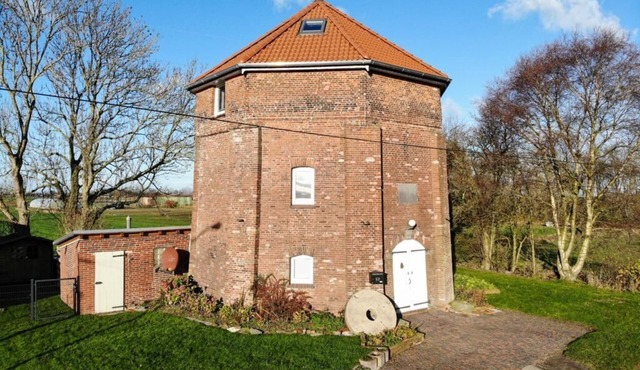 200 year old windmill as a vacation home near Greetsiel. Pet friendly!