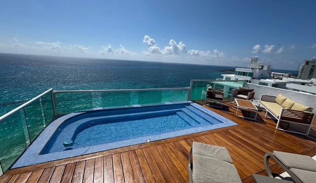 #2000 – 2 Private Pools, Cancun Resort Condo Rental, Beachfront! Tim’s Condos