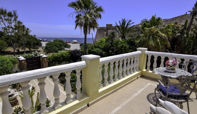 20001 - EXQUISITE VILLA 50M TO BEACH