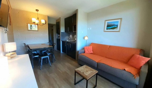200m from resort center, 4th floor, view mountain, balcony, tv, ski locker, 23m², La Plagne