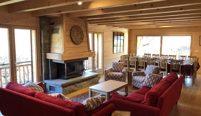 200m from the gondola, beautiful chalet for 15 people with 7 en-suite bedrooms
