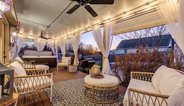 2025 KY Derby 30 min Away ~ Bourbon Trail ~ Hot Tub
