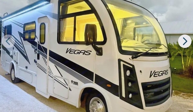 2026 Unique Resort-Style Stay on Wheels! Sleeps 2-4 We deliver & Set Up!