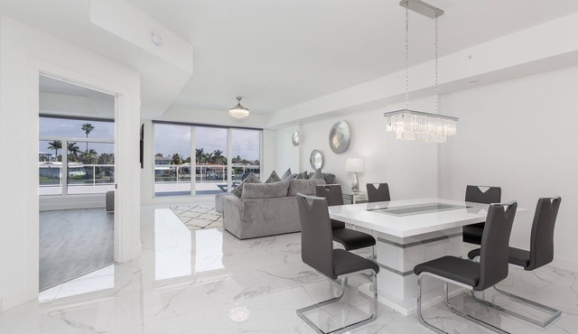 207, Water View-Clearwater Bch in 6 min, Pool/Gym