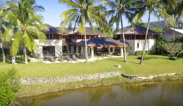 22 Ruby Close - 5 Bedroom Home on the Lake