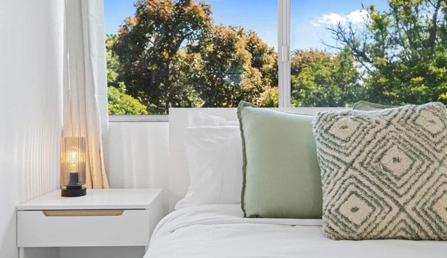 22 Superb Subiaco Apt for Couplesparkng