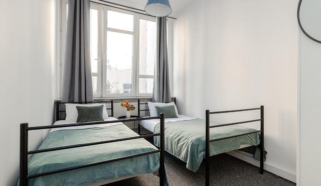 23 MGR Hostel Solec