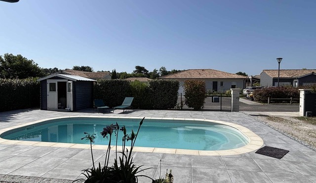 232 - Beautiful villa with swimming pool for 8 people