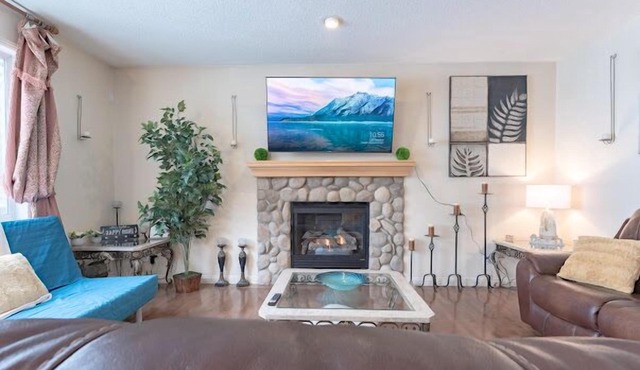 2500 sq house in springbank hill BL 261818