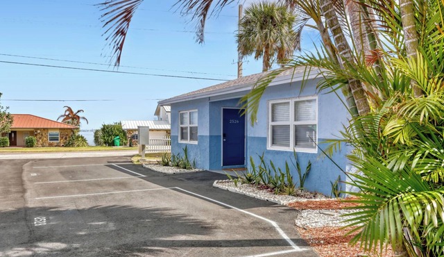 2526 Modern Studio in Historic Area