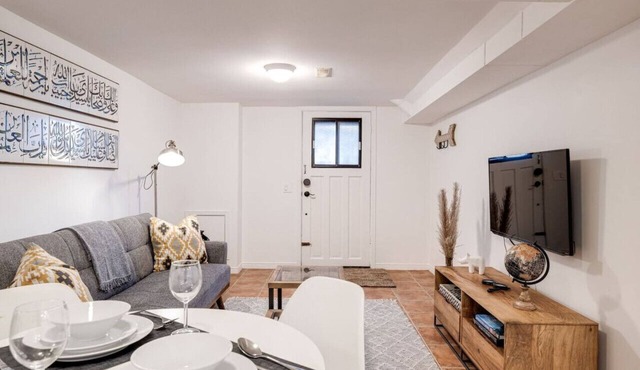 258 Crawford St #2 (Basement Unit) · 1BR Basement suite near DWTN Old Toronto w/Wi-Fi!