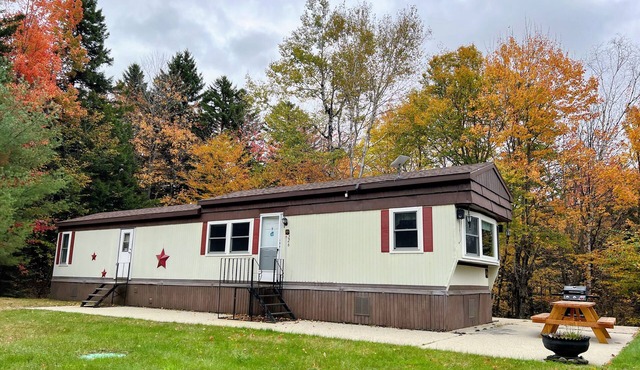 26CM - private camp in Bretton Woods, wifi, AC, private yard with great views, dog friendly!
