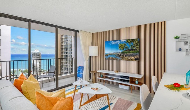 26FL with ocean views, steps from Waikiki beach
