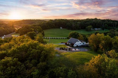 27 South - Large Lux Retreat With Hot Tub & Gameroom