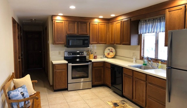 271 Westwind Cir - Charming, Pet-Friendly 3BR retreat, beach pass, AC, game room